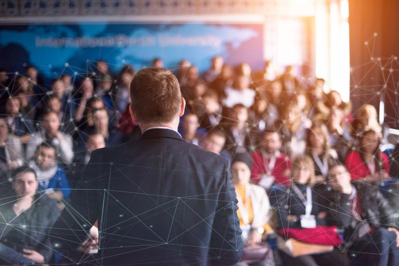 Les étapes essentielles pour organiser une conférence professionnelle réussie
